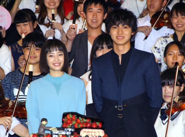 山崎賢人、バースデーサプライズに大感激！映画『四月は君の嘘』イベントフォトギャラリー（18枚目）