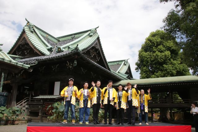西島秀俊、柴又帝釈天でヒット祈願！『任侠学園』キャストがお揃いの法被で登場（7枚目）