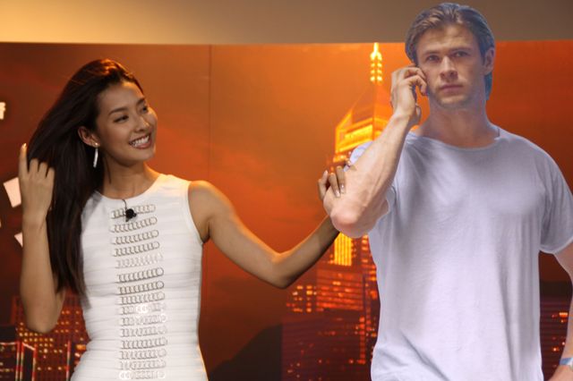 すみれ、クリス・ヘムズワースにタッチ！フォトギャラリー：フォトギャラリー