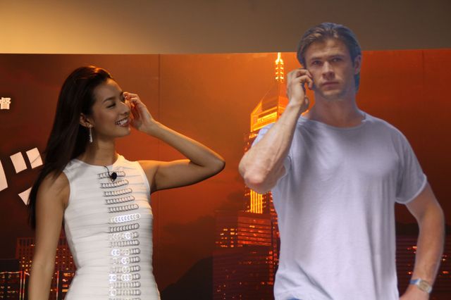 すみれ、クリス・ヘムズワースにタッチ！フォトギャラリー（3枚目）