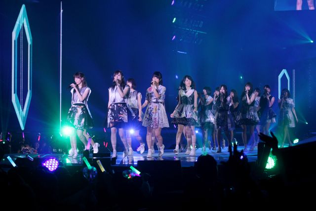 高橋みなみ、AKB48卒業後初仕事で小嶋陽菜と共演! 画像ギャラリー