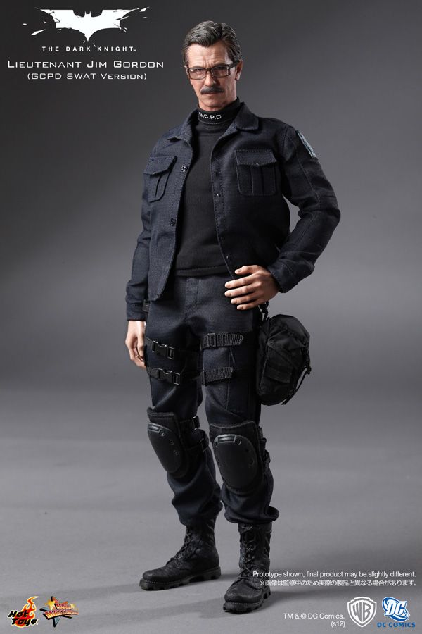 Hot Toys ダークナイト　ジム・ゴードン警部補（ＧＣＰＤ特殊部隊版） Amazon.co.jp: ホットトイズ 『ダークナイト』 1／6スケール