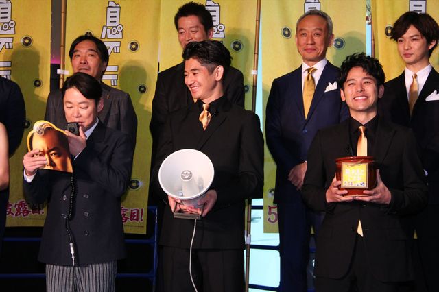 竹内結子、背中を大胆アピール！阿部サダヲ、瑛太、妻夫木聡、千葉雄大ら登場！映画『殿、利息でござる！』イベントフォトギャラリー（12枚目）