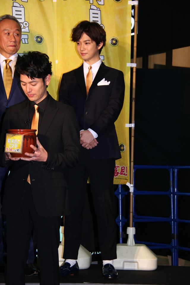 竹内結子、背中を大胆アピール！阿部サダヲ、瑛太、妻夫木聡、千葉雄大ら登場！映画『殿、利息でござる！』イベントフォトギャラリー（15枚目）