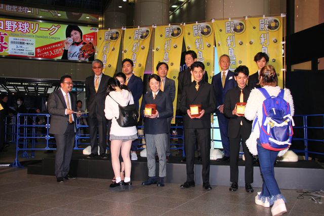 竹内結子、背中を大胆アピール！阿部サダヲ、瑛太、妻夫木聡、千葉雄大ら登場！映画『殿、利息でござる！』イベントフォトギャラリー（16枚目）