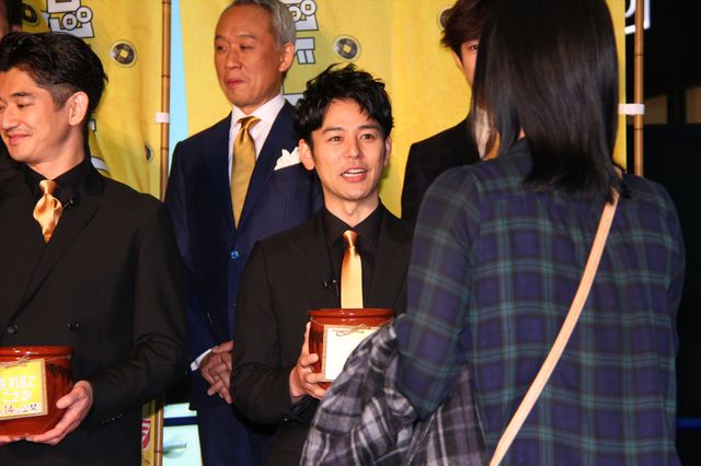 竹内結子、背中を大胆アピール！阿部サダヲ、瑛太、妻夫木聡、千葉雄大ら登場！映画『殿、利息でござる！』イベントフォトギャラリー（17枚目）