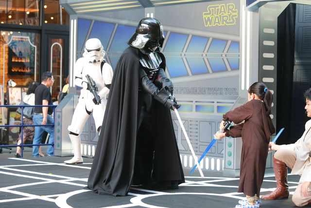 ダース・ベイダーと対決！　ジェダイ騎士にあこがれる子どもたちがライトセーバーを特訓！　画像ギャラリー（8枚目）