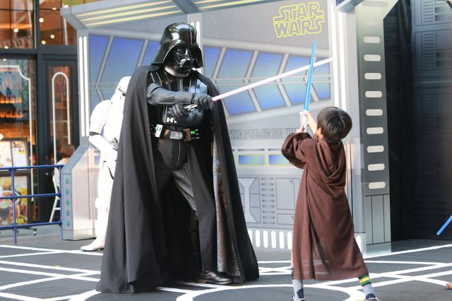 ダース・ベイダーと対決！　ジェダイ騎士にあこがれる子どもたちがライトセーバーを特訓！　画像ギャラリー（9枚目）