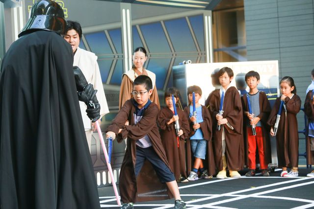 ダース・ベイダーと対決！　ジェダイ騎士にあこがれる子どもたちがライトセーバーを特訓！　画像ギャラリー（11枚目）
