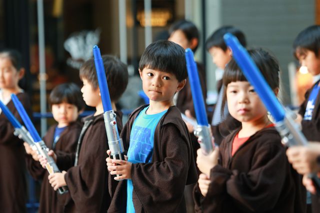 ダース・ベイダーと対決！　ジェダイ騎士にあこがれる子どもたちがライトセーバーを特訓！　画像ギャラリー（12枚目）