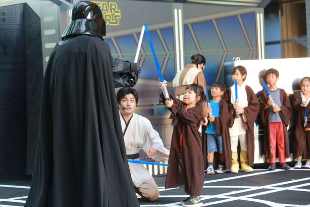 ダース・ベイダーと対決！　ジェダイ騎士にあこがれる子どもたちがライトセーバーを特訓！　画像ギャラリー（14枚目）