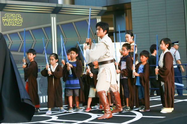 ダース・ベイダーと対決！　ジェダイ騎士にあこがれる子どもたちがライトセーバーを特訓！　画像ギャラリー（16枚目）