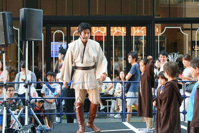 ダース・ベイダーと対決！　ジェダイ騎士にあこがれる子どもたちがライトセーバーを特訓！　画像ギャラリー（20枚目）