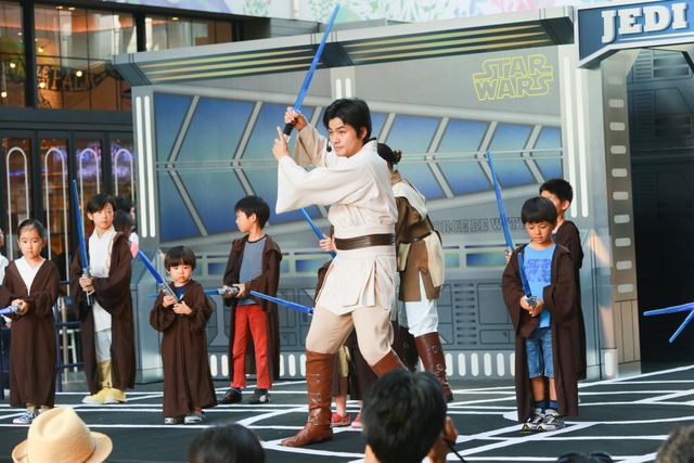 ダース・ベイダーと対決！　ジェダイ騎士にあこがれる子どもたちがライトセーバーを特訓！　画像ギャラリー（22枚目）