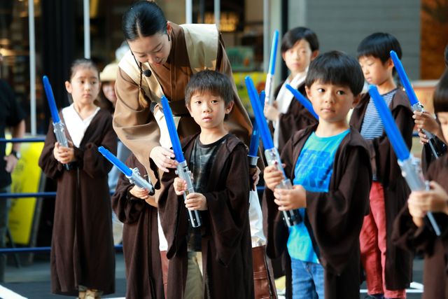ダース・ベイダーと対決！　ジェダイ騎士にあこがれる子どもたちがライトセーバーを特訓！　画像ギャラリー（23枚目）