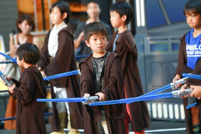 ダース・ベイダーと対決！　ジェダイ騎士にあこがれる子どもたちがライトセーバーを特訓！　画像ギャラリー（25枚目）