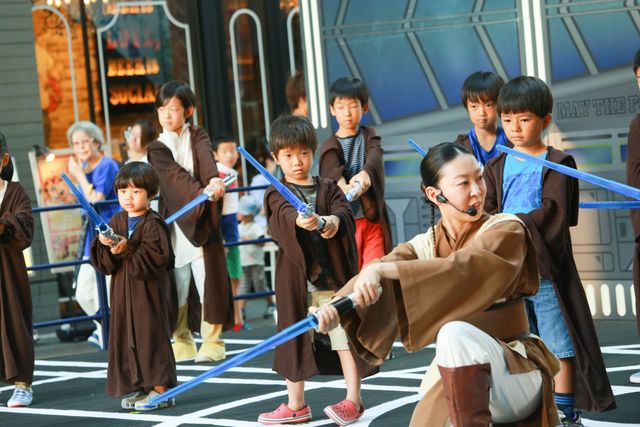 ダース・ベイダーと対決！　ジェダイ騎士にあこがれる子どもたちがライトセーバーを特訓！　画像ギャラリー（27枚目）
