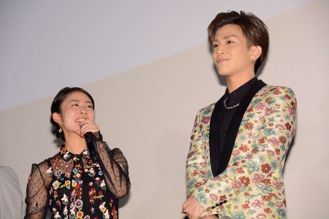 三代目JSB岩田＆高畑充希、超笑顔！『植物図鑑　運命の恋、ひろいました』初日舞台あいさつフォトギャラリー（6枚目）