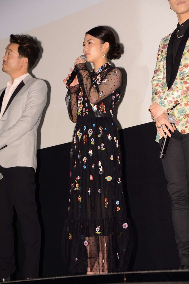 三代目JSB岩田＆高畑充希、超笑顔！『植物図鑑　運命の恋、ひろいました』初日舞台あいさつフォトギャラリー（12枚目）