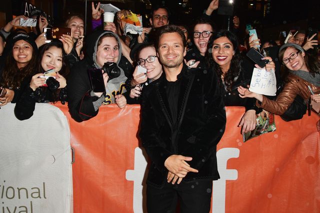 セバスチャン・スタンがファンとにっこり！（4枚目）