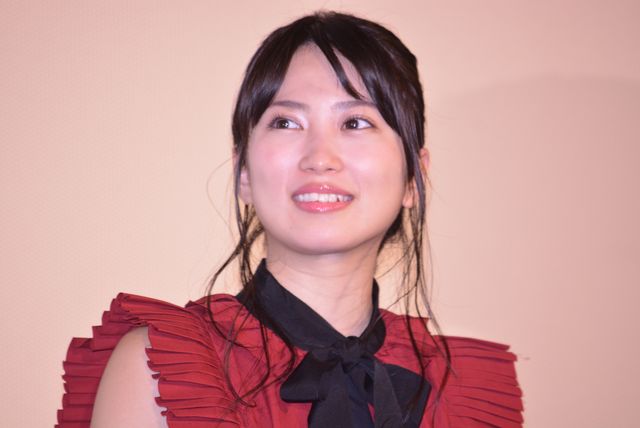 長澤まさみが肩出し＆ミニスカ！『グッドモーニングショー』初日フォトギャラリー（9枚目）