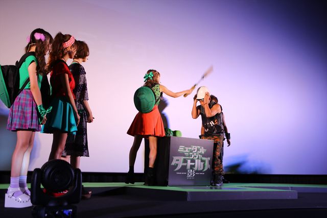 藤田ニコル、亀風ファッションで登場『タートルズ』イベントギャラリー（13枚目）