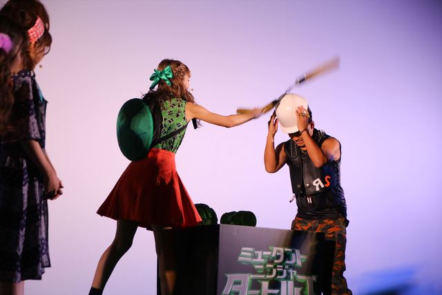 藤田ニコル、亀風ファッションで登場『タートルズ』イベントギャラリー（14枚目）