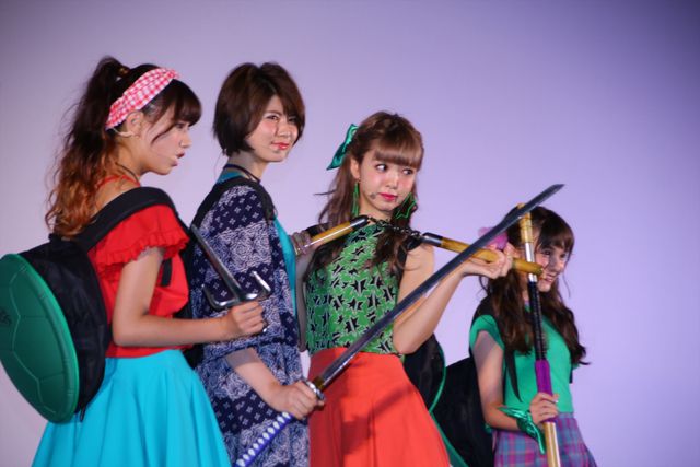 藤田ニコル、亀風ファッションで登場『タートルズ』イベントギャラリー（17枚目）