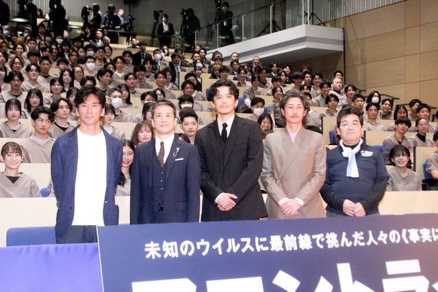 小栗旬＆窪塚洋介、日体大にサプライズ登場！映画『フロントライン』キックオフイベント（2枚目）