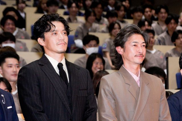 小栗旬＆窪塚洋介、日体大にサプライズ登場！映画『フロントライン』キックオフイベント（3枚目）