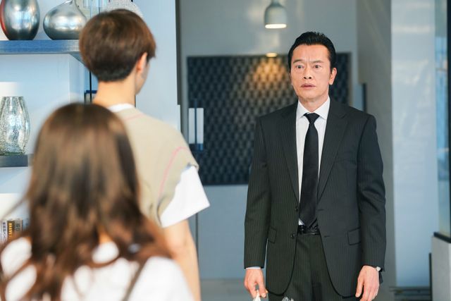 最高の組み合わせ！片寄涼太と橋本環奈とクマのぬいぐるみ『午前0時、キスしに来てよ』（2枚目）