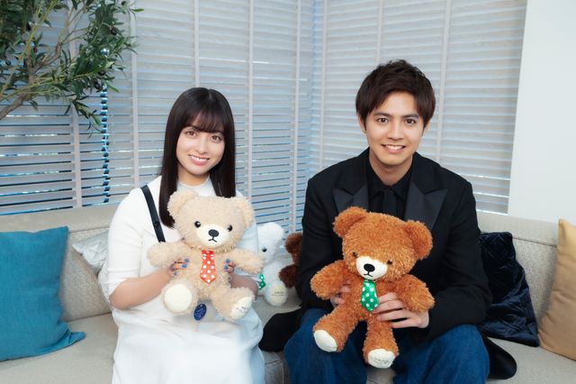 最高の組み合わせ！片寄涼太と橋本環奈とクマのぬいぐるみ『午前0時、キスしに来てよ』（14枚目）