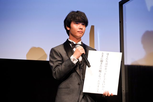 水川あさみ、浅香航大、寄川歌太、萩原慎一郎さんの短歌集からお気に入りの一首を発表（8枚目）