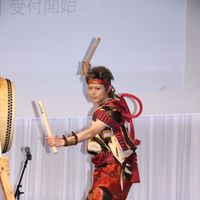 フォトギャラリー 菅田将暉 鬼ちゃん が和太鼓を披露 イベントフォトギャラリー シネマトゥデイ