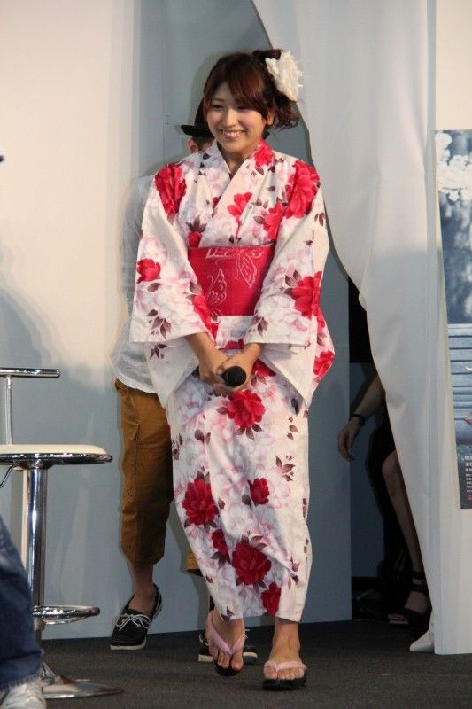 『ナナとカオル 第2章』イベントで主演の青野未来がムチ打ち初挑戦！　「わたしがSかMか自分でも知りたい」　画像ギャラリー：フォトギャラリー