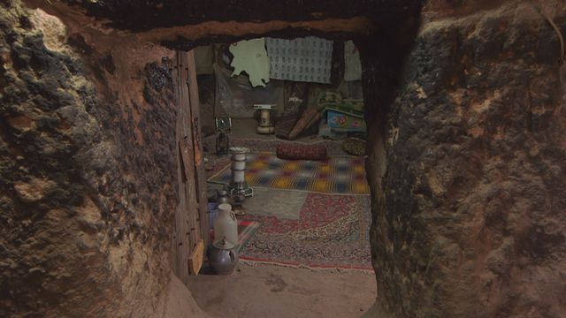 日本初撮影！2,000年以上続くメイマンドの洞窟住居（2枚目）
