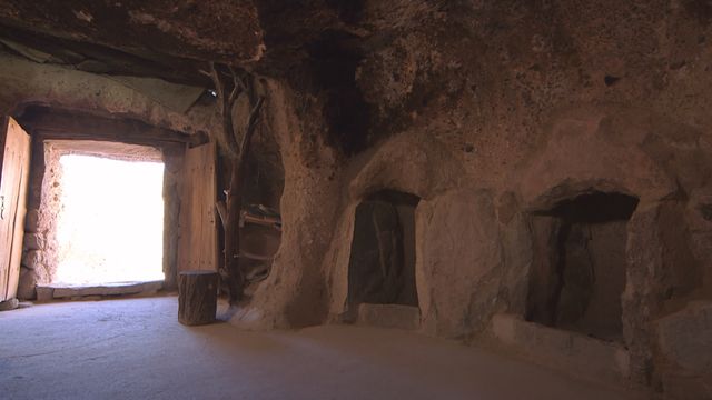 日本初撮影！2,000年以上続くメイマンドの洞窟住居（7枚目）