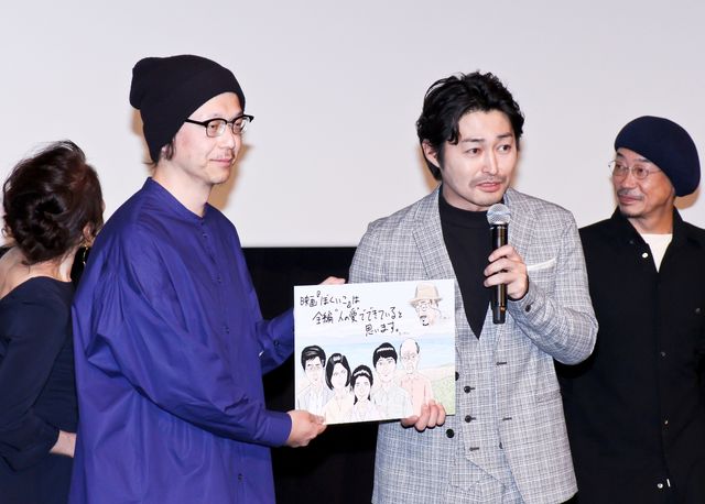 原作者によるキャストイラストも！映画『母を亡くした時、僕は遺骨を食べたいと思った。』公開記念舞台あいさつ（12枚目）