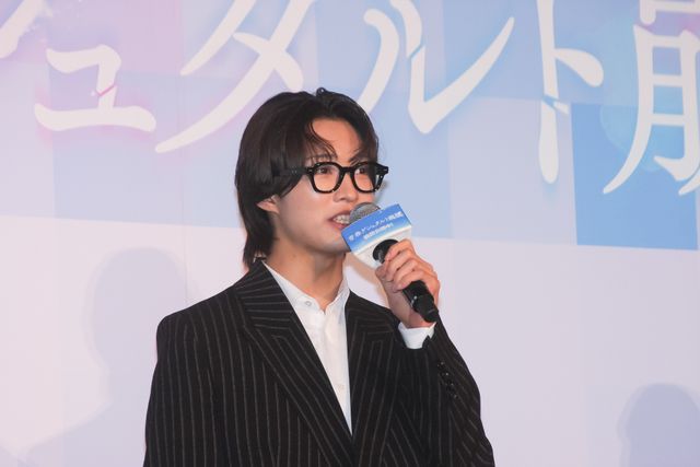 IMP.佐藤新、メガネルックで渡邉美穂らと登壇！『青春ゲシュタルト崩壊』初日舞台挨拶（2枚目）