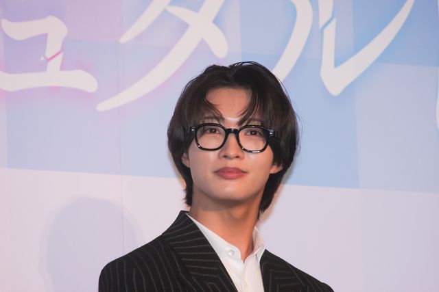IMP.佐藤新、メガネルックで渡邉美穂らと登壇！『青春ゲシュタルト崩壊』初日舞台挨拶（3枚目）