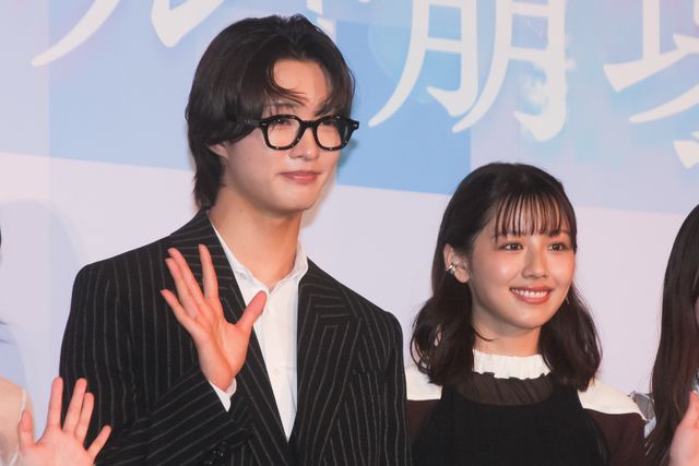 IMP.佐藤新、メガネルックで渡邉美穂らと登壇！『青春ゲシュタルト崩壊』初日舞台挨拶（18枚目）