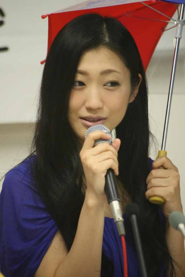 壇蜜が始球式に挑戦で意気込み！　知事にぶつけてもいいですか？　画像ギャラリー（4枚目）