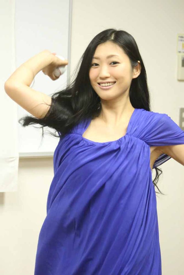 壇蜜が始球式に挑戦で意気込み！　知事にぶつけてもいいですか？　画像ギャラリー（5枚目）