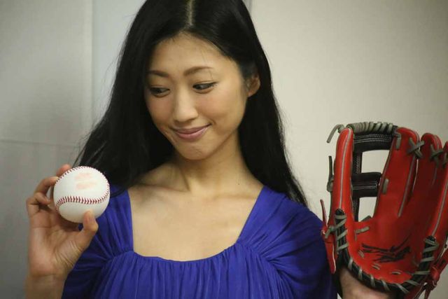 壇蜜が始球式に挑戦で意気込み！　知事にぶつけてもいいですか？　画像ギャラリー（9枚目）