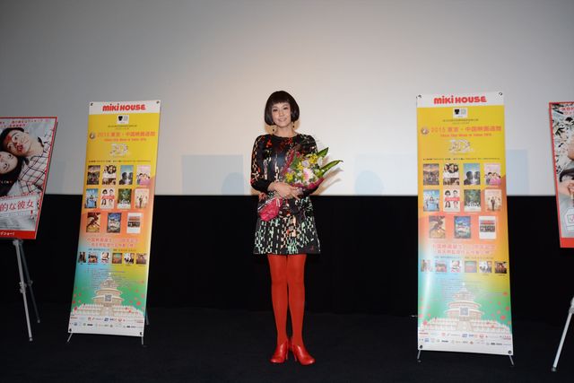 藤原紀香、ボブウィッグ＆赤タイツで登場！『更年奇的な彼女』舞台あいさつフォトギャラリー（6枚目）