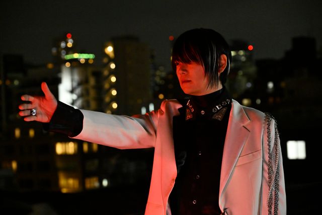 国民的タレント・ねむが警官服姿に！「仮面ライダーゼッツ」第2話場面カット（3枚目）