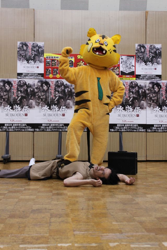 庄司が踏み付けられる！フォトギャラリー（6枚目）