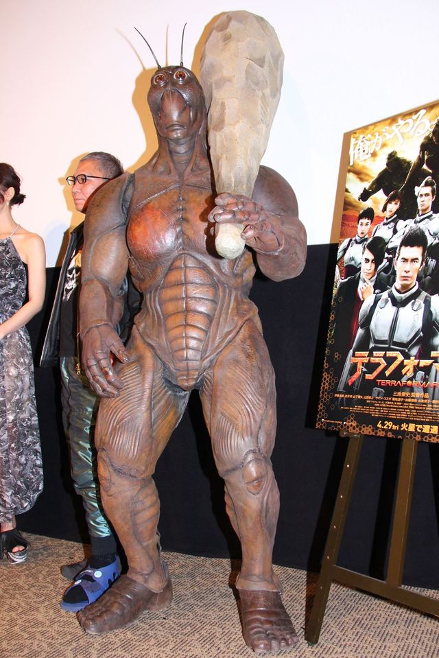 篠田麻里子、三池崇史監督らと共にテラフォーマーも登場！映画『テラフォーマーズ』イベントフォトギャラリー（2枚目）