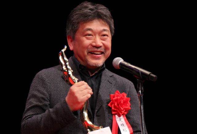 『万引き家族』が日本映画大賞に輝き、表彰式に登壇した是枝裕和監督