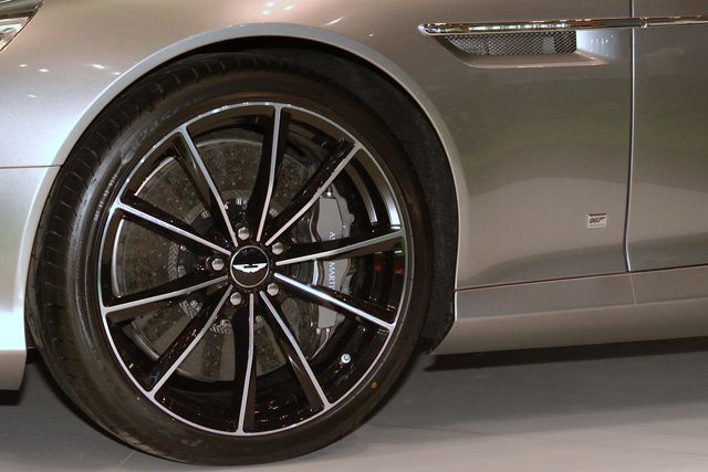 「007」ファンの俳優・細川茂樹、「ご飯が炊ける」ボンドカー希望！アストンマーティン限定モデルフォトギャラリー（8枚目）